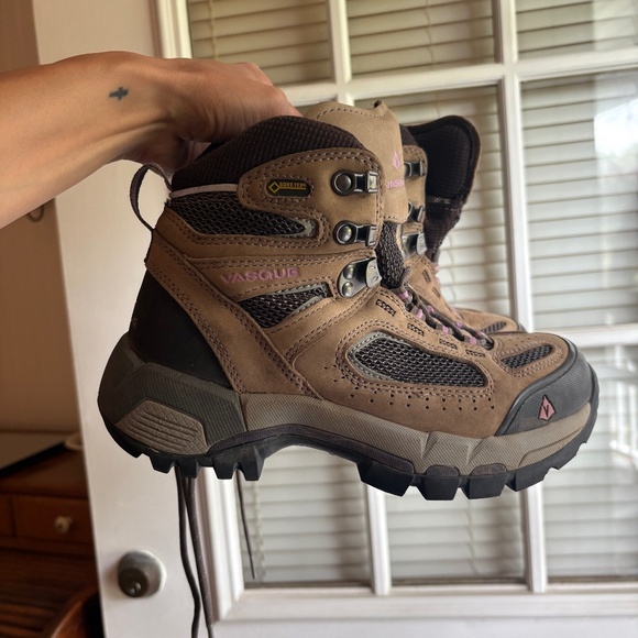Vasque Women’s Hiking Boots - Picture 1 of 3